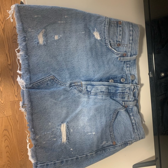 Levi’s Denim Skirt! Size 27 - Picture 2 of 3